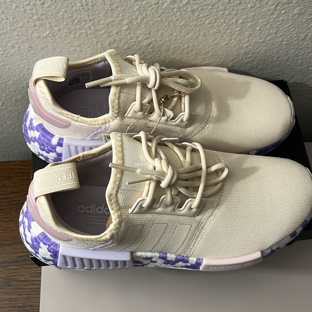 NWT Adidas Originals Women's NMD_R1 Shoes - Wonder White/Purple/Lilac - GW5694 - Picture 15 of 16
